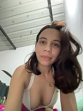 Snapshot of Nicole_Cute04 chatting on 06-17-26, 04:23 Nicole Cute04 online show from 06-17-26, 04:23