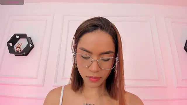 Im Scarlett  online show from 06-18-26, 05:40