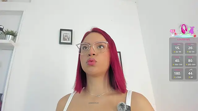 Im Scarlett  online show from 03-25-26, 05:56