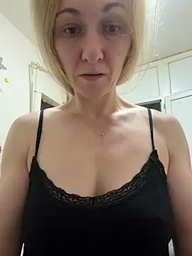 Snapshot of Secret_Ladyx chatting on 05-22-26, 02:09 Secret Ladyx online show from 05-22-26, 02:09