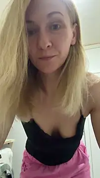 Snapshot of Secret_Ladyx chatting on 05-07-26, 03:33 Secret Ladyx online show from 05-07-26, 03:33
