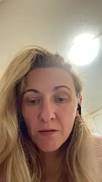 Snapshot of Secret_Ladyx chatting on 05-10-26, 06:43 Secret Ladyx online show from 05-10-26, 06:43