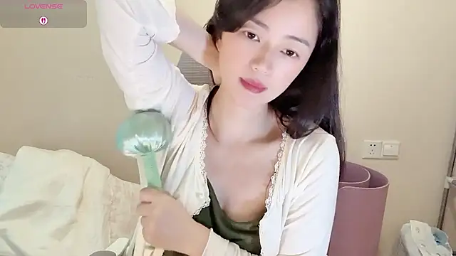 Snapshot of jinxiyao01 chatting on 06-30-26, 02:33 jinxiyao01 online show from 06-30-26, 02:33