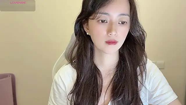 Snapshot of jinxiyao01 chatting on 06-18-26, 02:11 jinxiyao01 online show from 06-18-26, 02:11