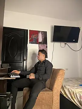 Snapshot of Kenny_romano chatting on 04-18-26, 10:21 Kenny romano online show from 04-18-26, 10:21