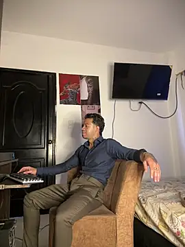 Snapshot of Kenny_romano chatting on 04-19-26, 07:05 Kenny romano online show from 04-19-26, 07:05