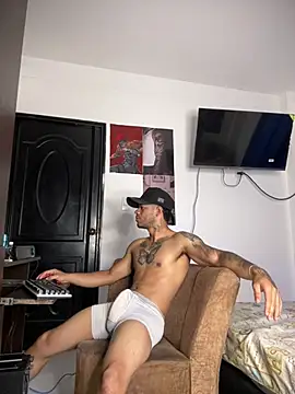 Snapshot of Kenny_romano chatting on 04-28-26, 01:04 Kenny romano online show from 04-28-26, 01:04