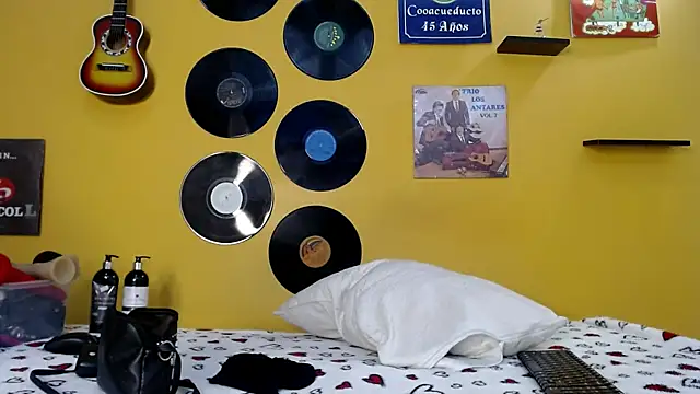 lilithevil32 online show from 04-05-26, 04:08