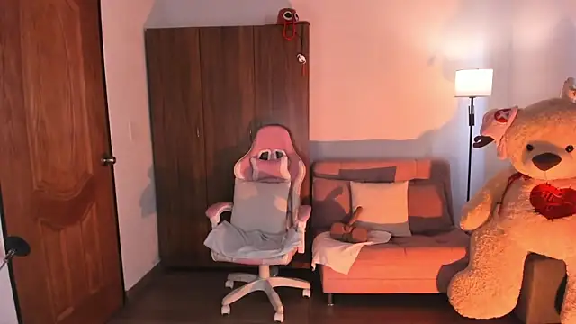 hi kiittyy online show from 04-05-26, 10:33