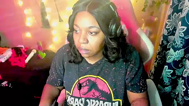 Snapshot of Goddess_MercedesRedd chatting on 04-22-26, 01:29 Goddess MercedesRedd online show from 04-22-26, 01:29