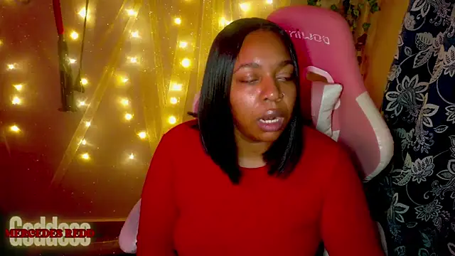 Snapshot of Goddess_MercedesRedd chatting on 06-27-26, 04:13 Goddess MercedesRedd online show from 06-27-26, 04:13