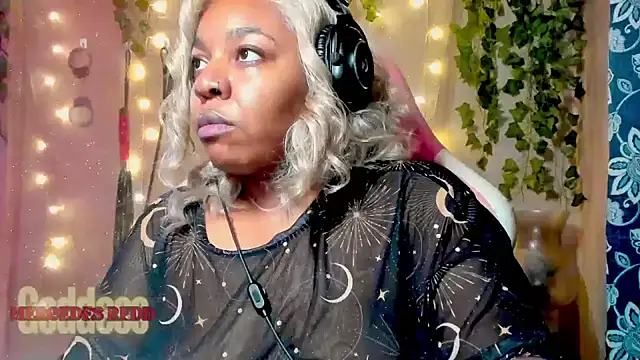 Snapshot of Goddess_MercedesRedd chatting on 06-14-26, 04:08 Goddess MercedesRedd online show from 06-14-26, 04:08