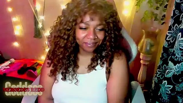 Snapshot of Goddess_MercedesRedd chatting on 05-22-26, 01:20 Goddess MercedesRedd online show from 05-22-26, 01:20
