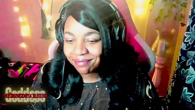 Snapshot of Goddess_MercedesRedd chatting on 05-17-26, 01:00 Goddess MercedesRedd online show from 05-17-26, 01:00