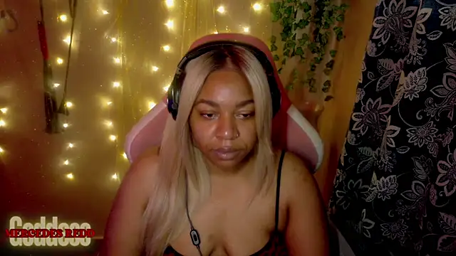 Snapshot of Goddess_MercedesRedd chatting on 07-13-26, 02:16 Goddess MercedesRedd online show from 07-13-26, 02:16