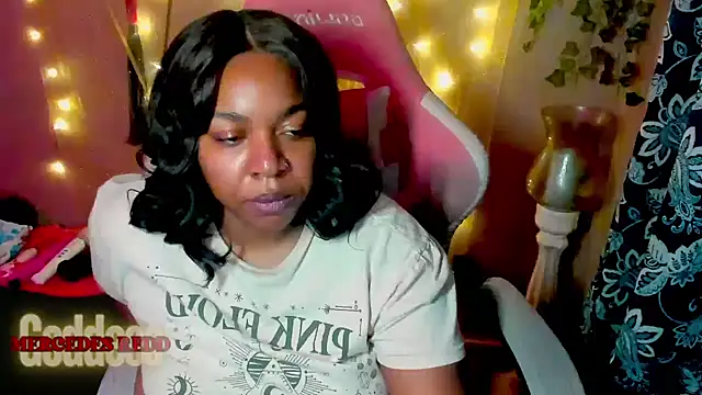 Snapshot of Goddess_MercedesRedd chatting on 05-23-26, 01:21 Goddess MercedesRedd online show from 05-23-26, 01:21
