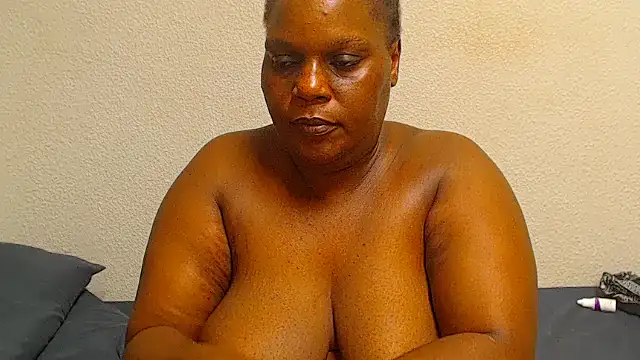 Snapshot of Busty42DDZA chatting on 05-01-26, 04:17 Busty42DDZA online show from 05-01-26, 04:17