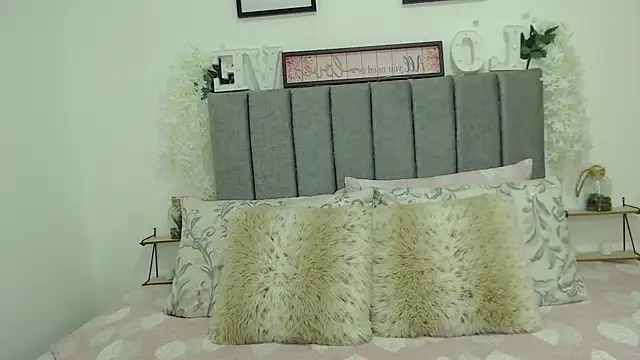 OliviaValentti online show from 03-28-26, 02:23