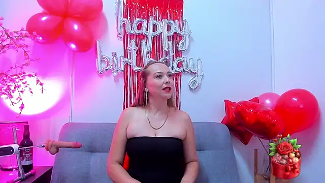 Snapshot of KahiaSmith chatting on 05-11-26, 02:45 KahiaSmith online show from 05-11-26, 02:45
