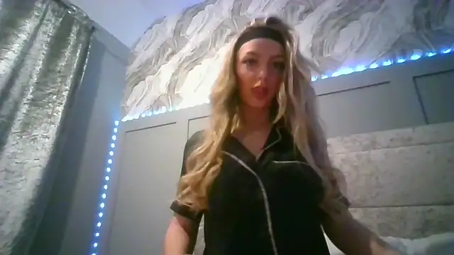 Snapshot of LusciousLailax chatting on 03-03-26, 10:28 LusciousLailax online show from 03-03-26, 10:28