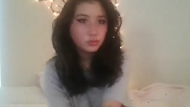Snapshot of Silverbabyyy2007 chatting on 06-28-26, 01:23 Silverbabyyy2007 online show from 06-28-26, 01:23