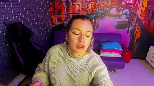 Snapshot of Tamaraa_velez chatting on 06-15-26, 01:11 Tamaraa velez online show from 06-15-26, 01:11