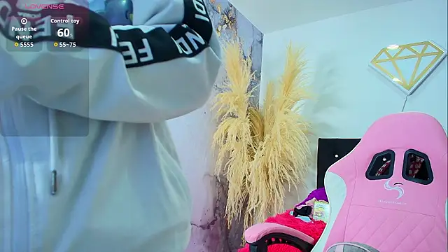 Ariatna Andy online show from 03-06-26, 04:02