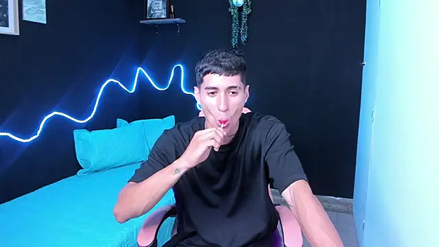 Snapshot of Dark_Valentino_ chatting on 03-04-26, 02:08 Dark Valentino online show from 03-04-26, 02:08