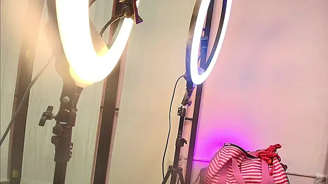 mia turnerr online show from 04-28-26, 04:17