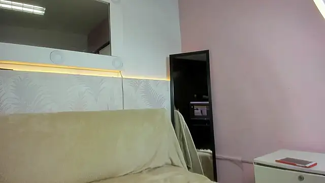 mia turnerr online show from 04-23-26, 03:35