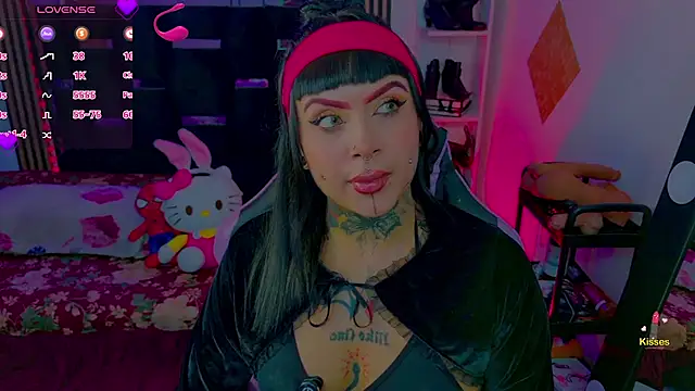 LauriInk1 online show from 06-19-26, 02:50