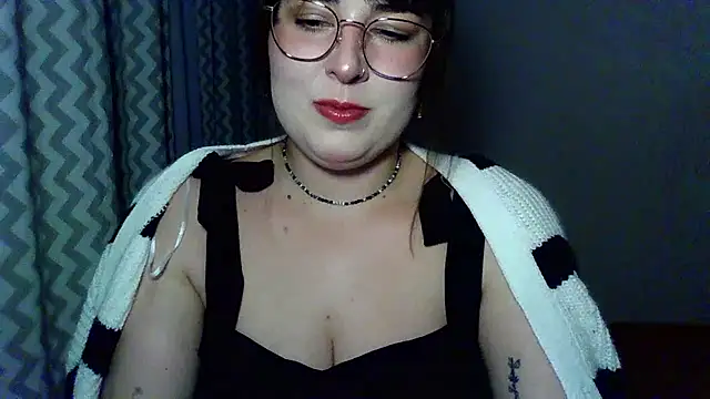 Snapshot of ClaraHard chatting on 07-12-26, 06:53 ClaraHard online show from 07-12-26, 06:53