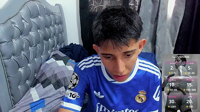 gomitaboy1 online show from 04-07-26, 07:26