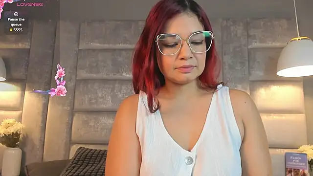 Snapshot of PaulaVegaa chatting on 06-22-26, 06:32 PaulaVegaa online show from 06-22-26, 06:32
