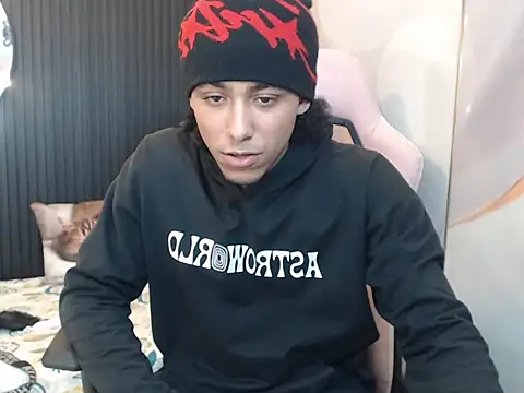 taylor bigdick18 online show from 04-18-26, 01:52