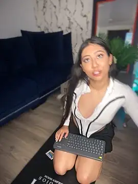 Lunaliaa  online show from 04-18-26, 05:32