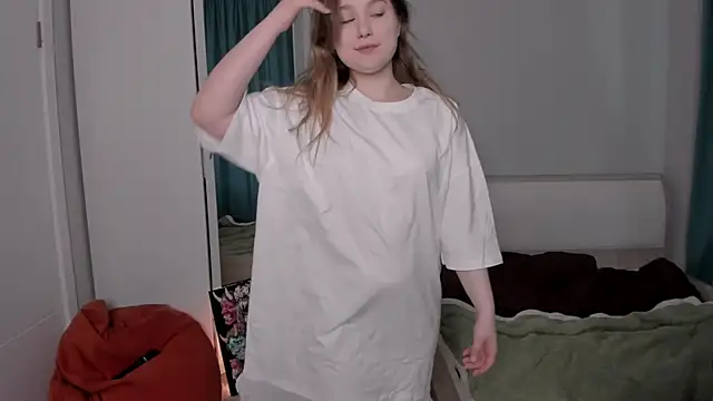 JennyHardy online show from 06-20-26, 02:22