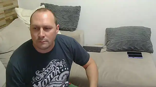 Snapshot of lustonfan chatting on 05-25-26, 08:40 lustonfan online show from 05-25-26, 08:40