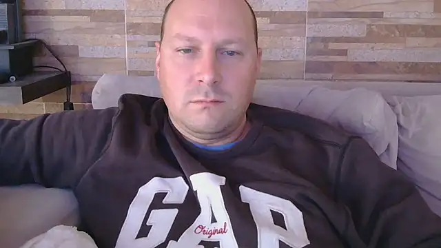 Snapshot of lustonfan chatting on 06-19-26, 12:00 lustonfan online show from 06-19-26, 12:00