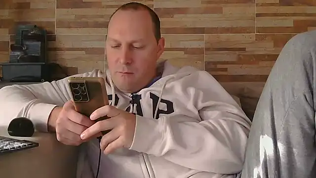 Snapshot of lustonfan chatting on 06-17-26, 01:21 lustonfan online show from 06-17-26, 01:21