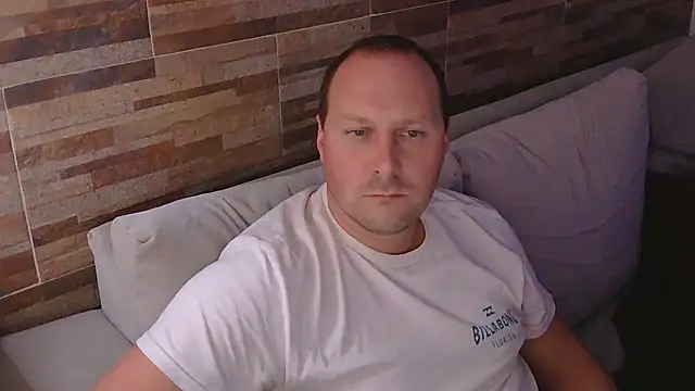 Snapshot of lustonfan chatting on 05-05-26, 01:52 lustonfan online show from 05-05-26, 01:52