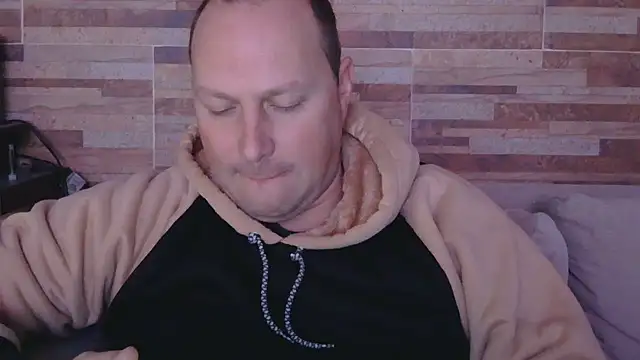 Snapshot of lustonfan chatting on 05-22-26, 12:03 lustonfan online show from 05-22-26, 12:03