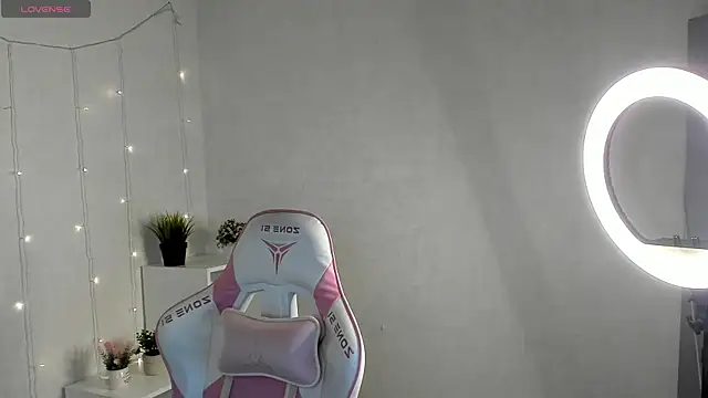 LunaRossaa online show from 04-04-26, 11:55