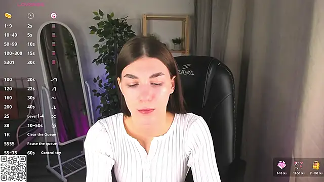 LunaRossaa online show from 03-25-26, 12:00