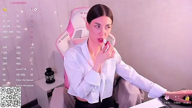 Snapshot of LunaRossaa chatting on 05-05-26, 12:02 LunaRossaa online show from 05-05-26, 12:02