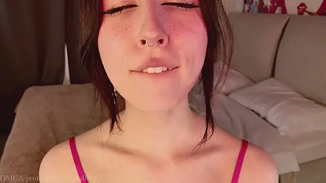 Snapshot of MutedMood_ chatting on 06-18-26, 01:05 MutedMood online show from 06-18-26, 01:05