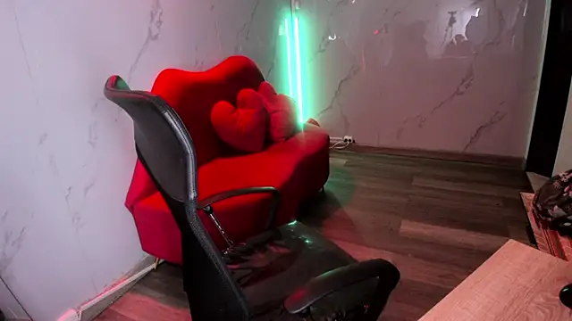 Ivy Brown  online show from 03-11-26, 12:21