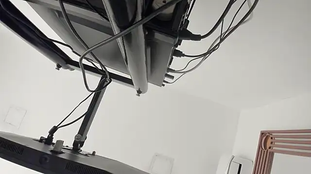 kristen-thomson online show from 04-25-26, 06:05