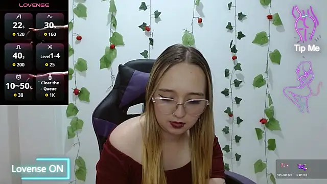 Snapshot of LiaRobertss_ chatting on 03-17-26, 02:47 LiaRobertss online show from 03-17-26, 02:47