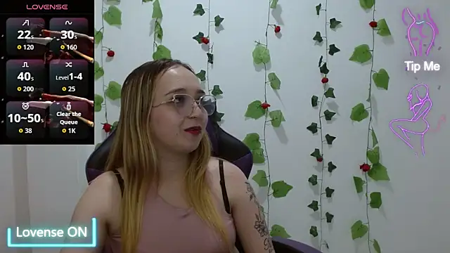 Snapshot of LiaRobertss_ chatting on 03-28-26, 03:18 LiaRobertss online show from 03-28-26, 03:18